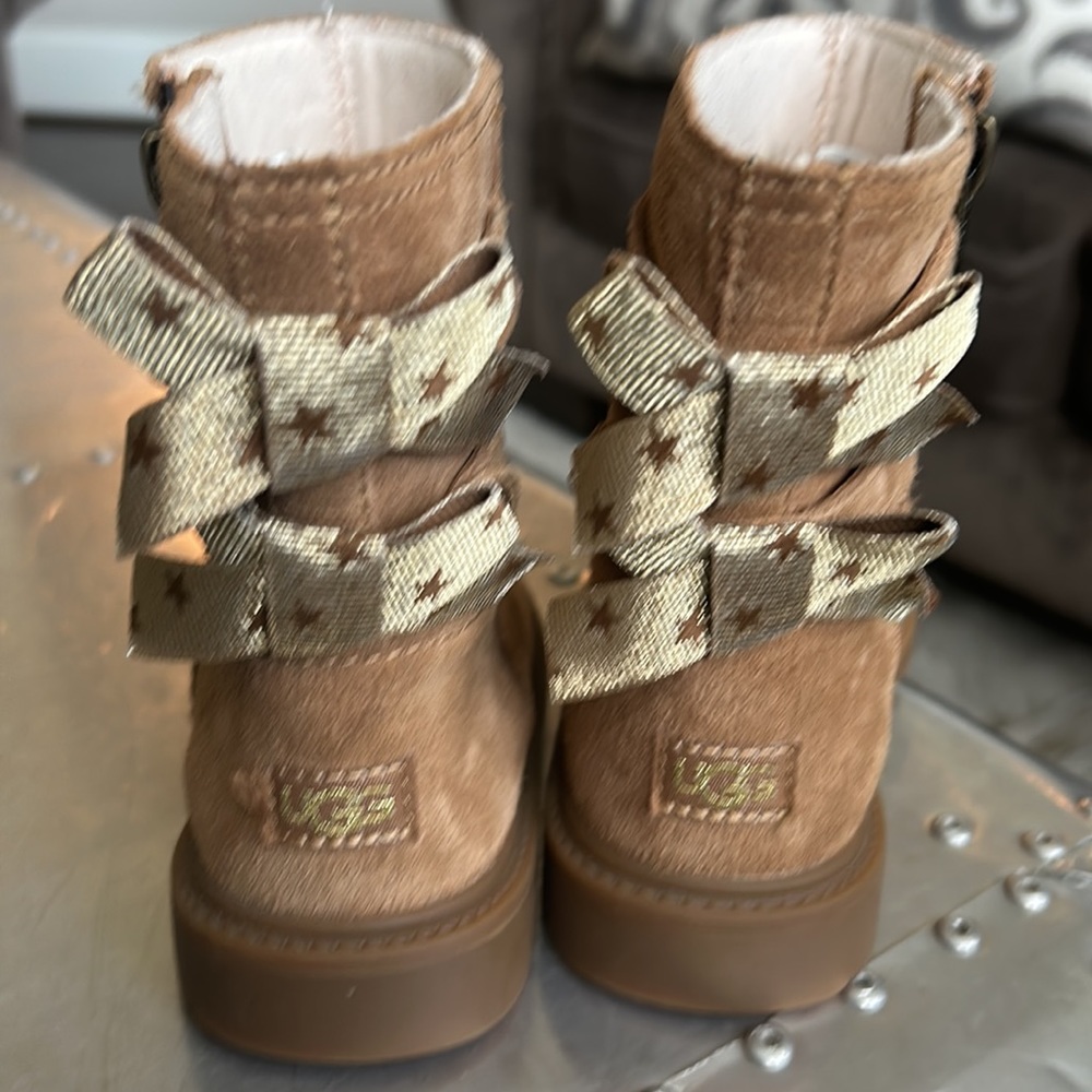 Girls UGG Boots with Bows - Picture 4 of 5